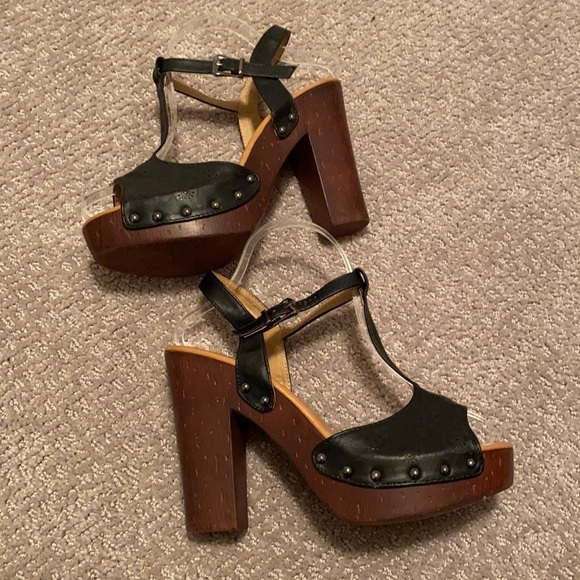 Top Moda laser cut design platform sandals - Picture 2 of 7